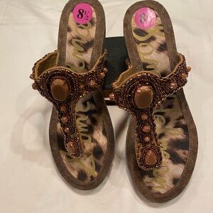 Sam Edelman Gold Sandals 
Size: 8.5
Brand New Never Worn